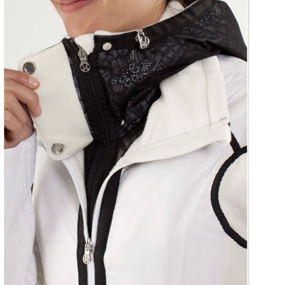 Lululemon Run Bundle Up White Jacket Lace Insert/hood Size 6